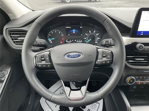 Used 2022 Ford Escape SE w/ Cold Weather Package image 17