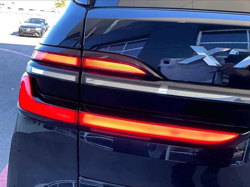 Used 2023 BMW X7 xDrive40i w/ Premium Package image 27