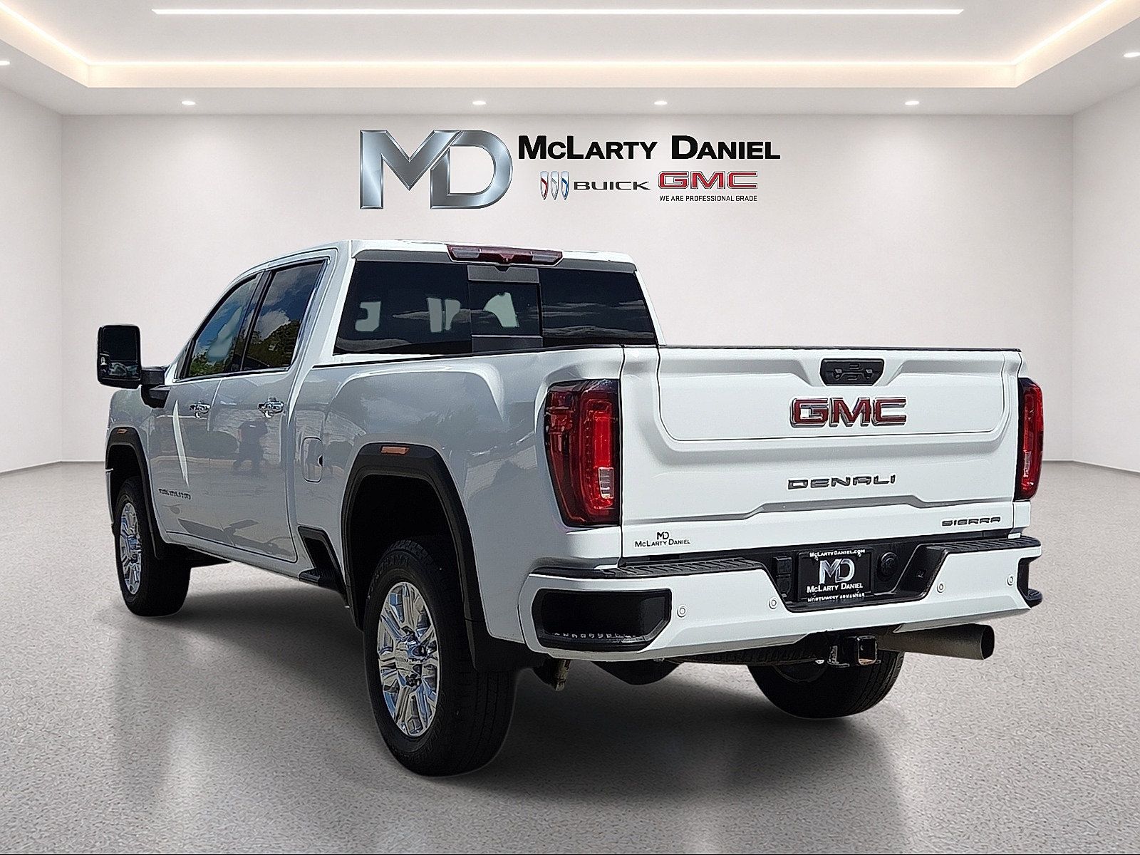 Used 2023 GMC Sierra 3500 Denali AWD/4WD image 4