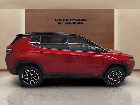 Used 2025 Jeep Compass Trailhawk AWD/4WD image 7