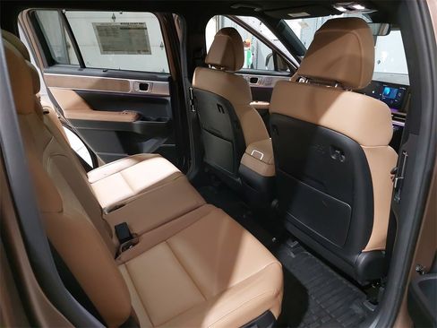 Used 2025 Hyundai Santa Fe Limited image 11