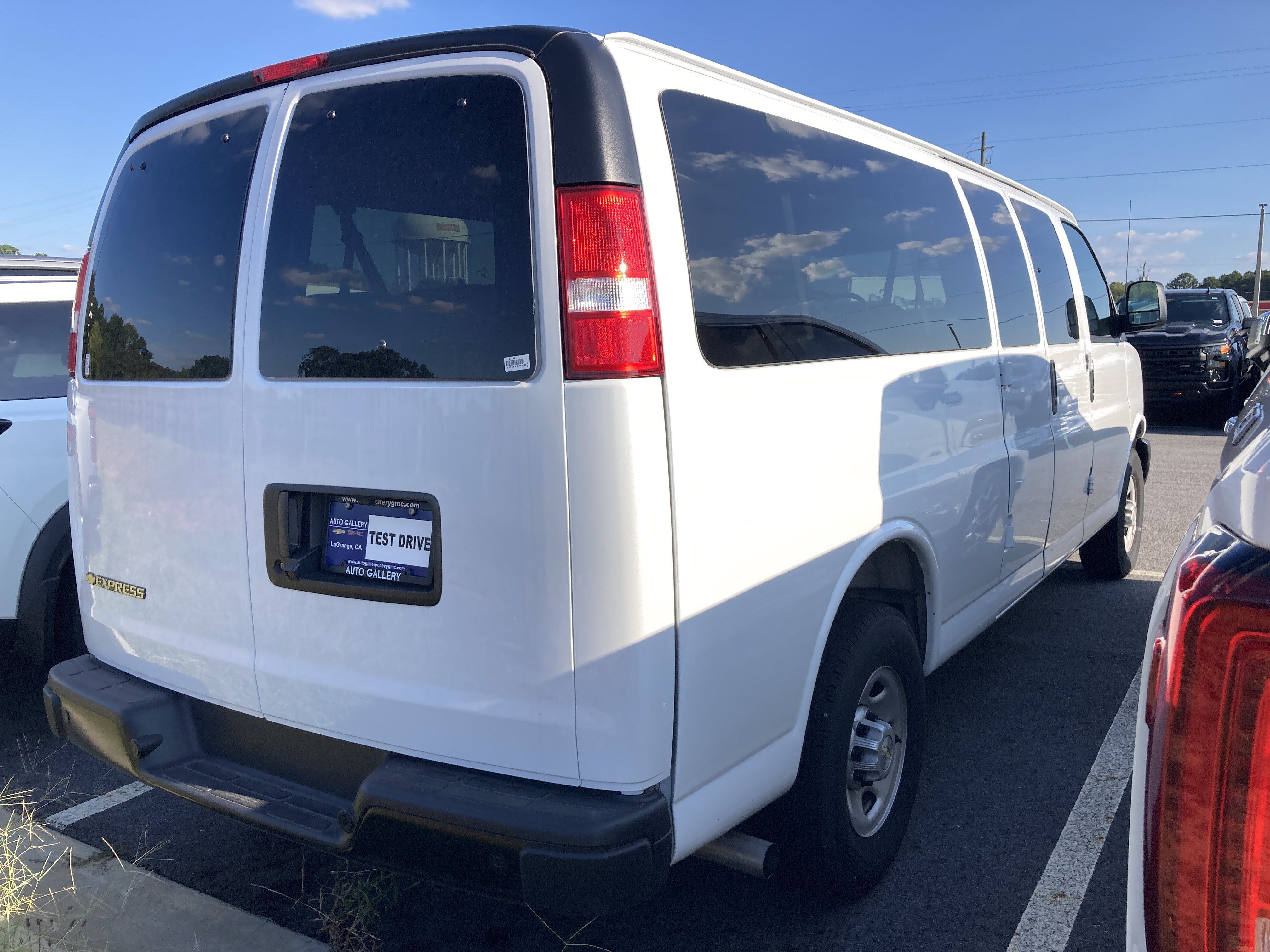 Used 2025 Chevrolet Express 3500 LS RWD image 2