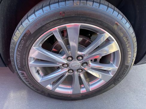 Used 2023 Cadillac XT6 Premium Luxury AWD/4WD image 3