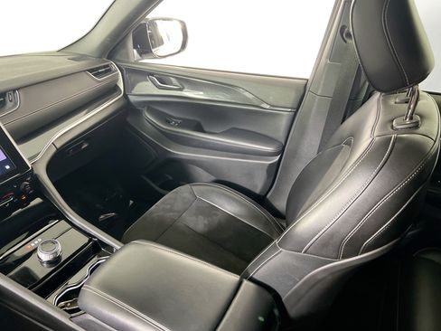 Used 2023 Jeep Grand Cherokee Altitude image 23