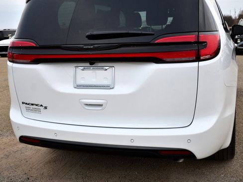 New 2026 Chrysler Pacifica Select w/ S Appearance Package FWD image 9