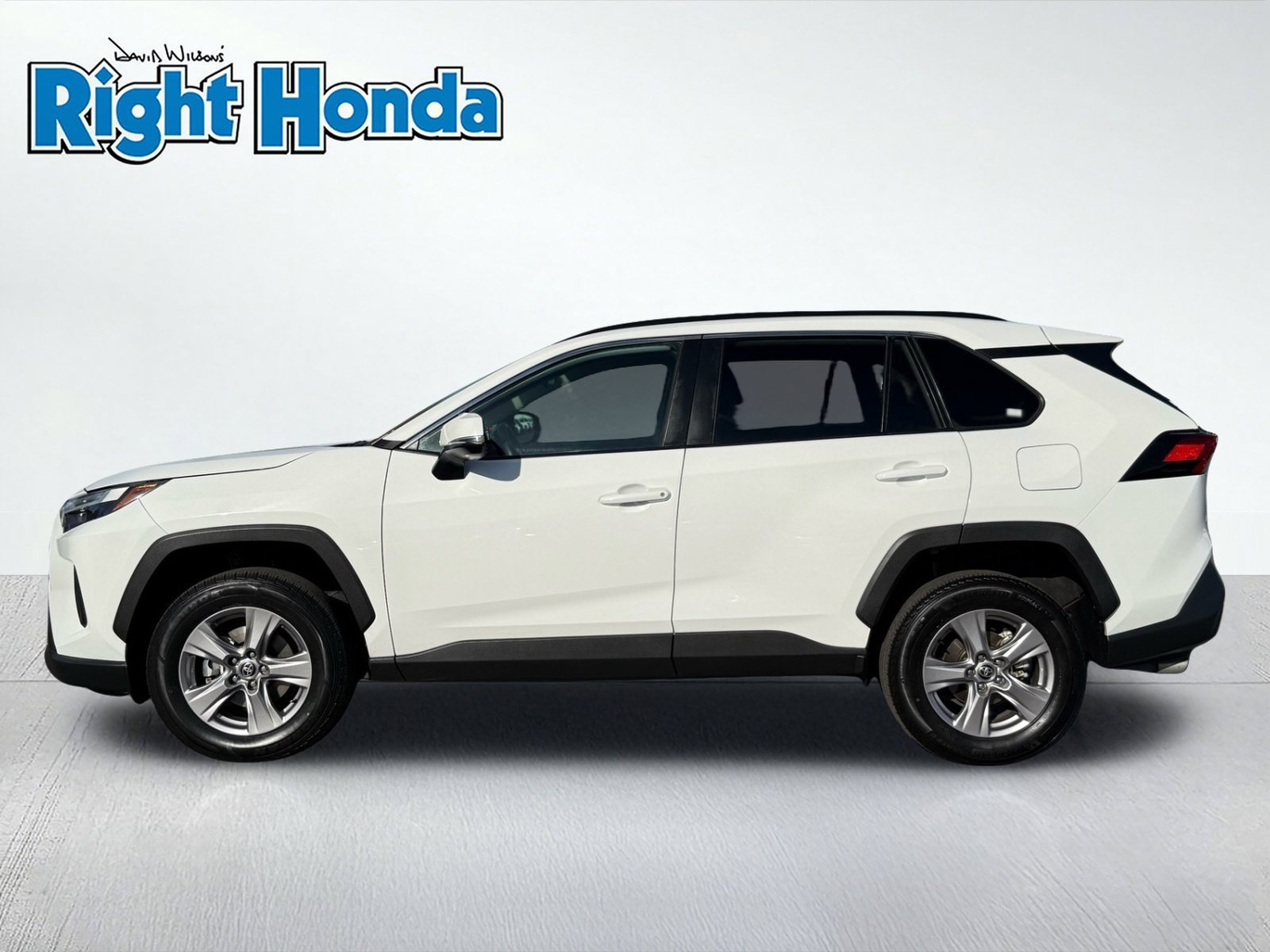 Used 2025 Toyota RAV4 XLE AWD/4WD image 3