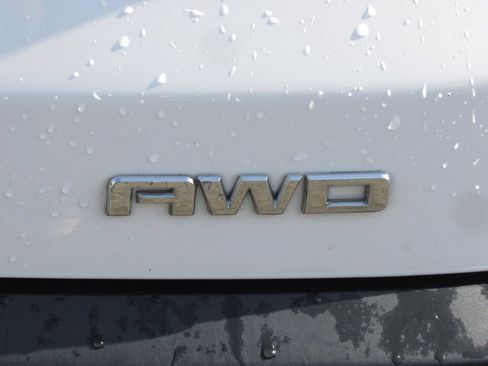 Used 2017 GMC Acadia SLT AWD/4WD image 8