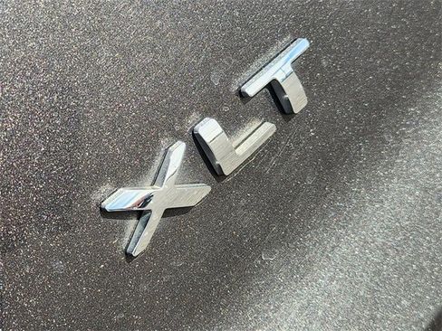 Used 2016 Ford Explorer XLT w/ Equipment Group 202A image 11