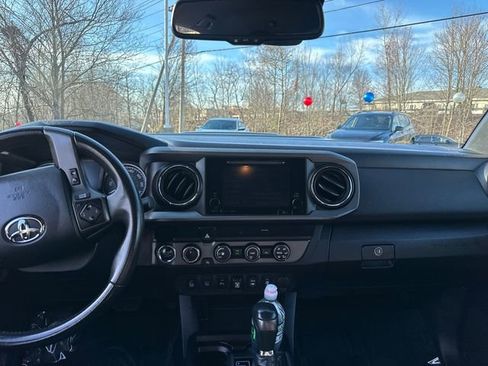 Used 2019 Toyota Tacoma TRD Sport w/ Technology Package image 20