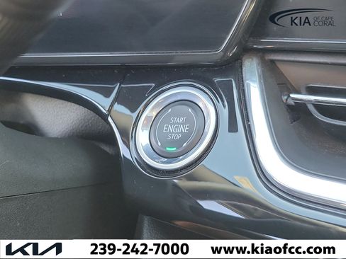 Used 2024 Chevrolet Trax RS w/ Sunroof Package FWD image 30