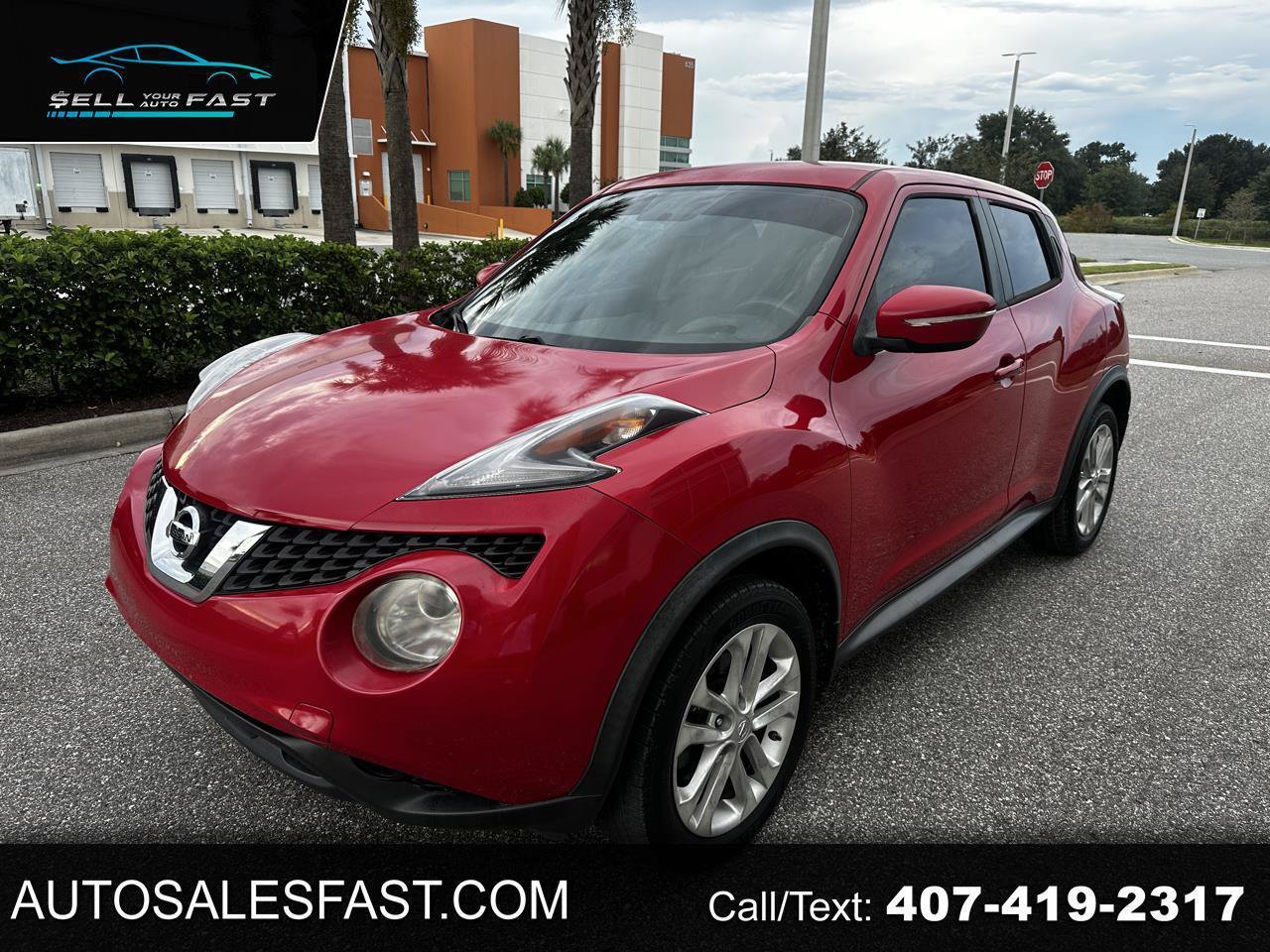 Used 2015 Nissan Juke S FWD image 1