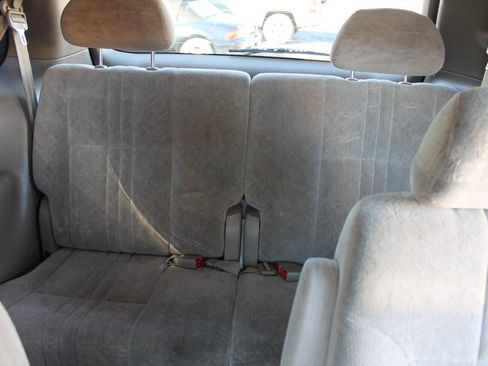 Used 1998 Toyota Sienna LE FWD image 24