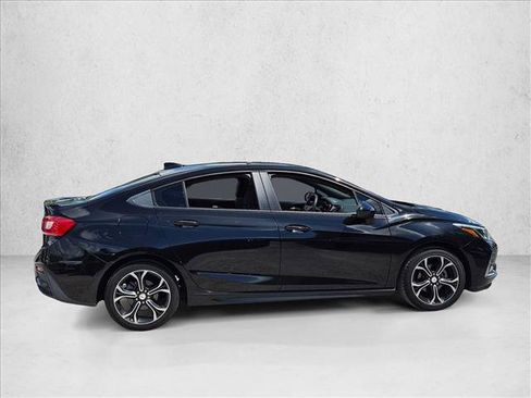 Used 2019 Chevrolet Cruze LT w/ RS Package FWD image 4