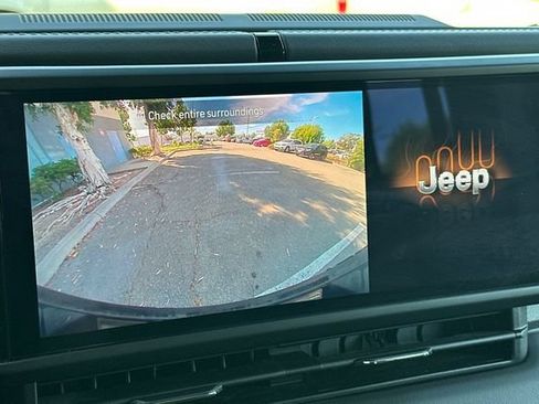 Used 2025 Jeep Wrangler Unlimited Sahara AWD/4WD image 22