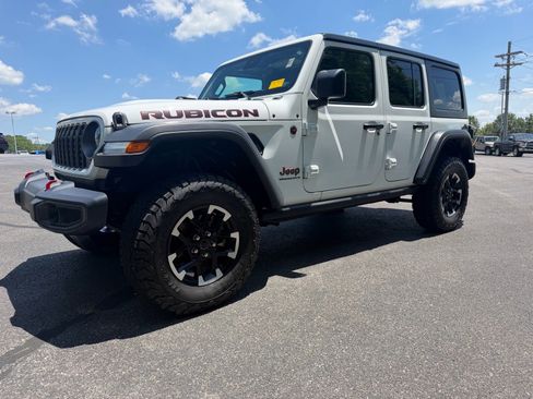 Used 2025 Jeep Wrangler Unlimited Rubicon AWD/4WD image 9