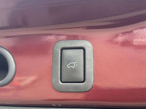 Used 2015 Toyota Highlander Plus AWD/4WD image 25