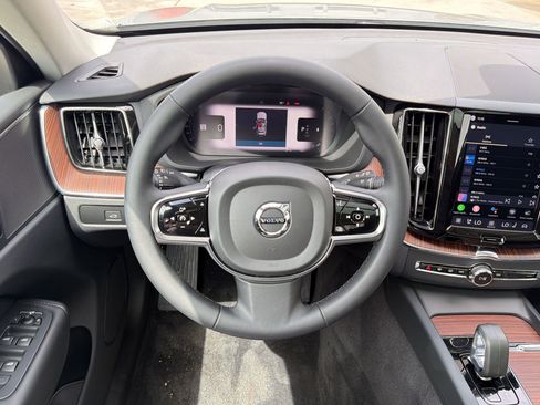 Used 2024 Volvo XC60 B5 Plus w/ Protection Package Premier AWD/4WD image 25