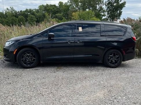 Used 2020 Chrysler Pacifica Touring-L Plus FWD image 1
