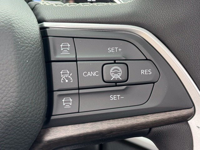 New 2026 Jeep Grand Cherokee Limited w/ Luxury Tech Group II AWD/4WD image 18