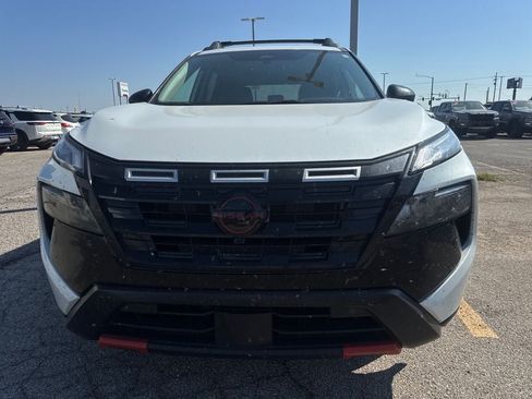 Used 2025 Nissan Rogue SV AWD/4WD image 2