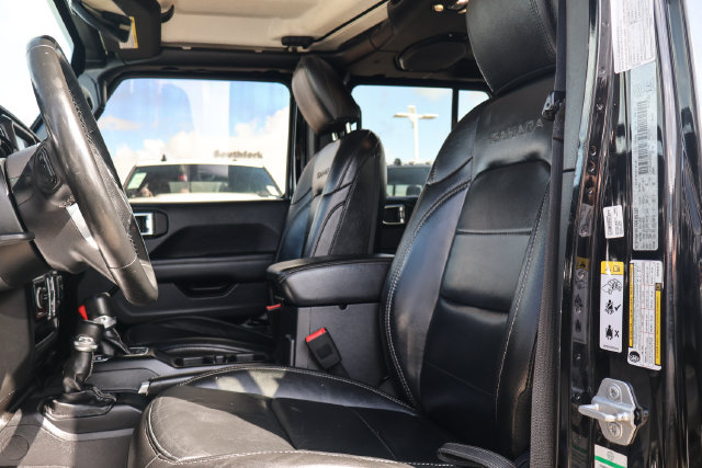 Used 2019 Jeep Wrangler Unlimited Sahara w/ Dual Top Group AWD/4WD image 9
