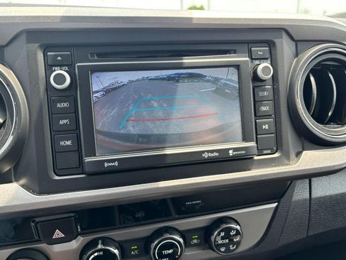 Used 2018 Toyota Tacoma SR5 AWD/4WD image 18