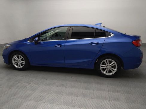 Used 2018 Chevrolet Cruze LT w/ Convenience Package FWD image 3