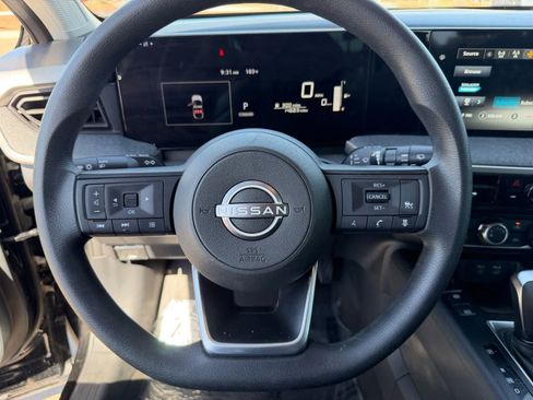 Certified 2025 Nissan Kicks SV FWD image 18