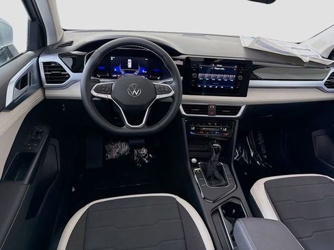 New 2026 Volkswagen Taos SE image 23