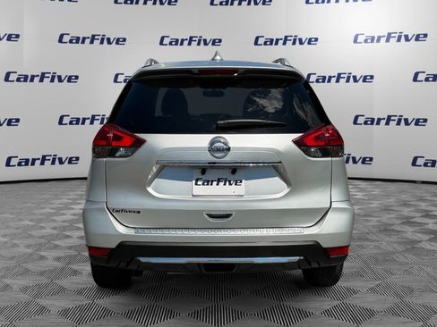 Used 2018 Nissan Rogue SV w/ Premium Package AWD/4WD image 4