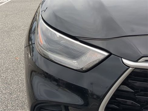 Certified 2021 Toyota Highlander L image 10