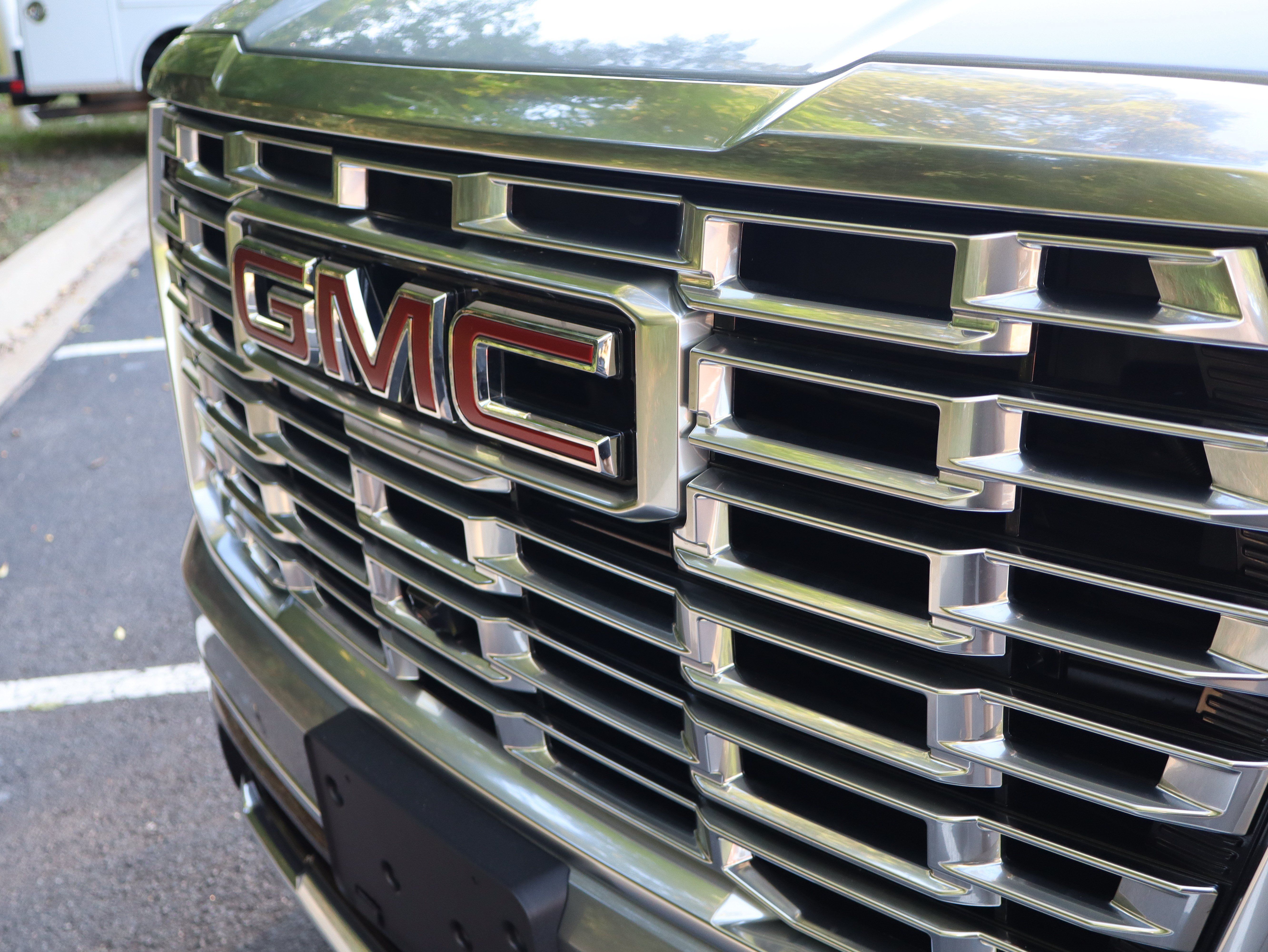 Used 2026 GMC Yukon XL Denali w/ Denali Reserve Package AWD/4WD image 12