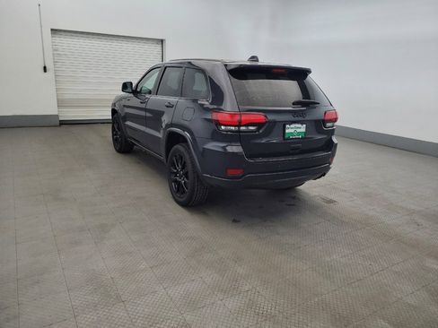 Used 2017 Jeep Grand Cherokee Altitude AWD/4WD image 5