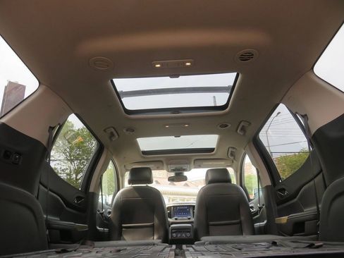 Used 2019 GMC Acadia Denali w/ Technology Package AWD/4WD image 28