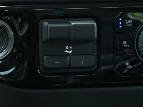 New 2026 Chevrolet Silverado 1500 LTZ w/ LTZ Premium Package AWD/4WD image 24