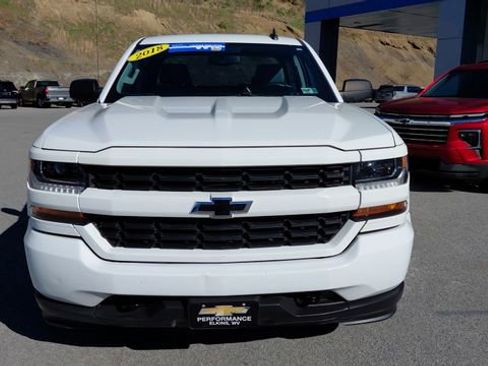 Used 2018 Chevrolet Silverado 1500 Custom w/ Custom Value Package image 9