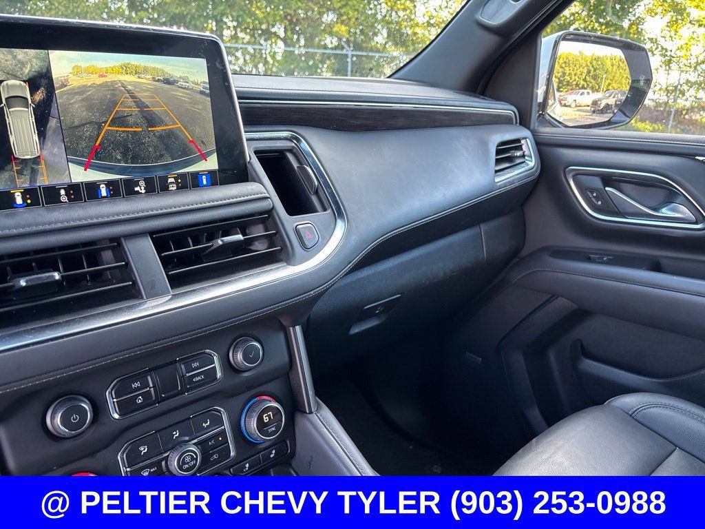 Used 2024 Chevrolet Suburban LT w/ Luxury Package RWD image 18