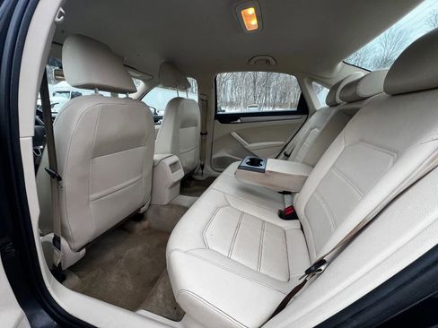 Used 2015 Volkswagen Passat 1.8T Limited Edition FWD image 10