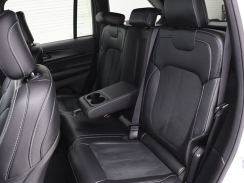 Used 2025 Jeep Grand Cherokee Altitude AWD/4WD image 11