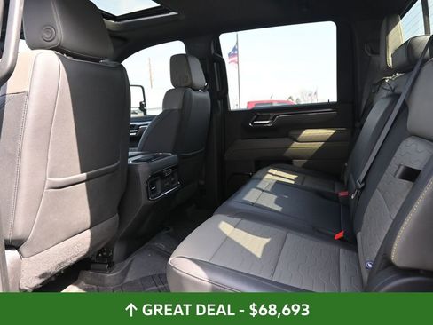 Used 2024 Chevrolet Silverado 2500 ZR2 w/ Technology Package AWD/4WD image 18