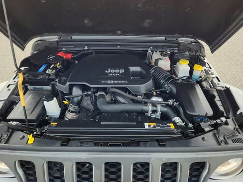 Used 2021 Jeep Gladiator Overland w/ Uconnect 4C Nav & Sound Group image 35