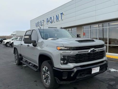 Used 2025 Chevrolet Silverado 2500 Custom image 2