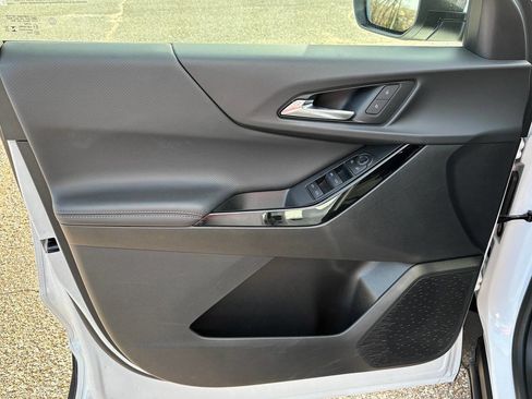 Used 2025 Chevrolet Equinox LT image 8