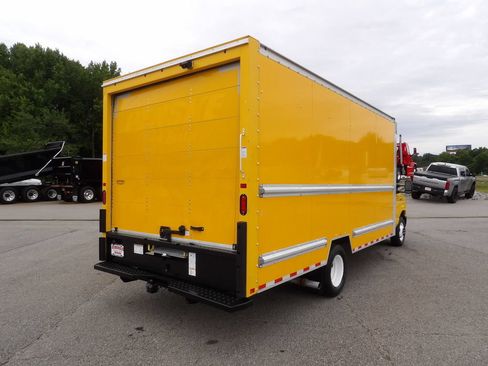 Used 2021 Ford E-350 and Econoline 350 Super Duty RWD image 7