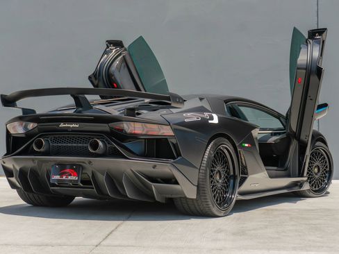Used 2019 Lamborghini Aventador SVJ AWD/4WD image 8