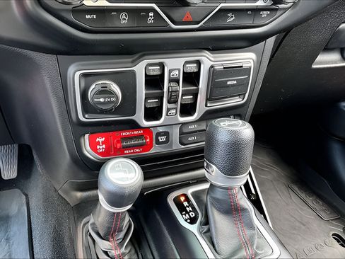 Used 2018 Jeep Wrangler Unlimited Rubicon AWD/4WD image 24