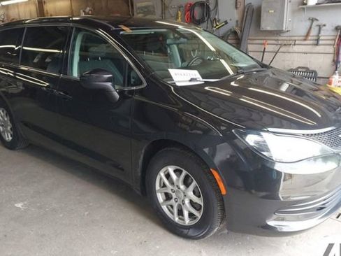 Used 2020 Chrysler Voyager LX FWD image 1