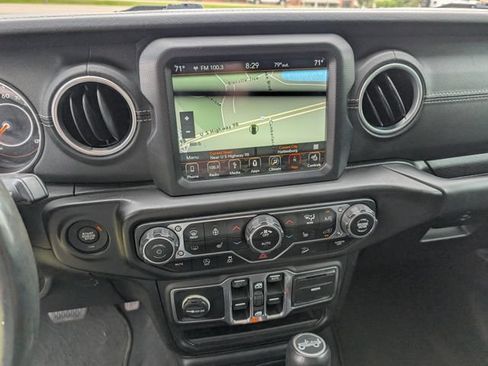 Used 2018 Jeep Wrangler Unlimited Sahara AWD/4WD image 15