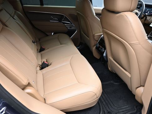 Used 2025 Land Rover Range Rover SE image 8