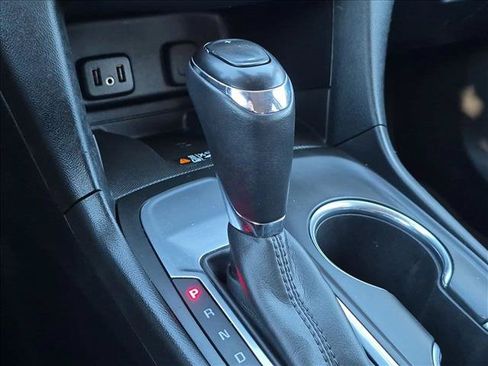 Used 2018 Chevrolet Equinox Premier FWD image 11